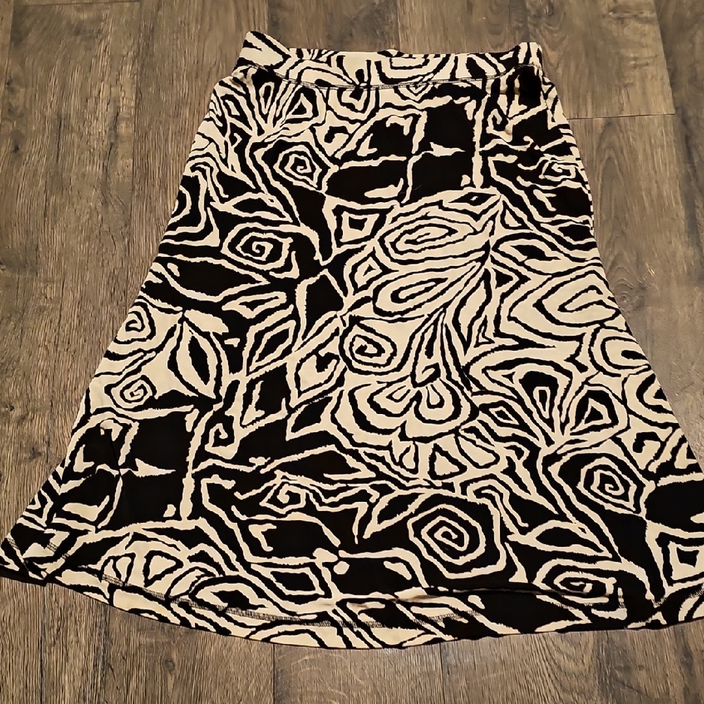 Chico's Black Cream Skirt Abstract  Flare Stretch Waist Midi Size 1 Women